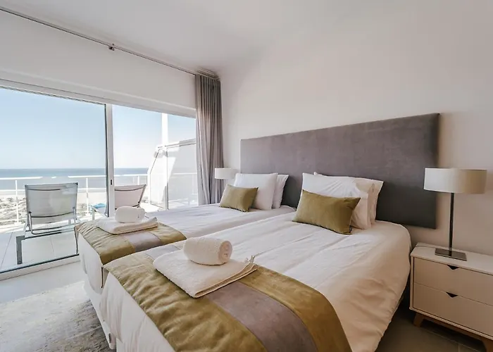 Beachfront Atlantic Sunset A07 דירה